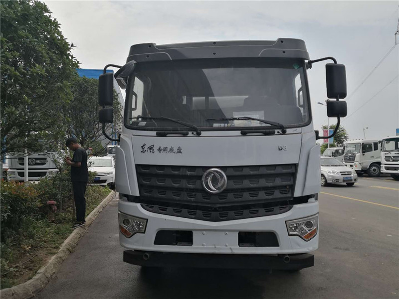 國(guó)六東風(fēng)專底D3后雙橋抑塵車