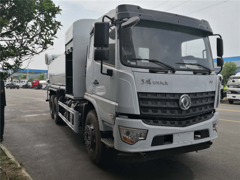 國(guó)六東風(fēng)專底D3后雙橋抑塵車